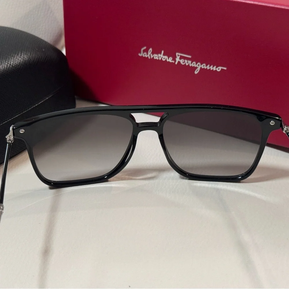 FERRAGAMO unisex sunglasses, NWT - Picture 8 of 15